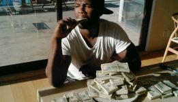 50 Cent ест свои деньги