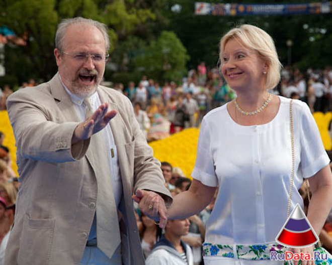 Самые крепкие звездные браки России (фотосессия)