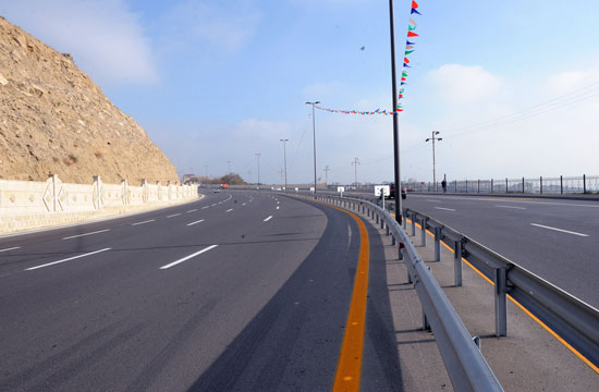 Президент Азербайджана принял участие в открытии участков автомобильной дороги Баку-Алят (ДОПОЛНЕНО)(ФОТО)