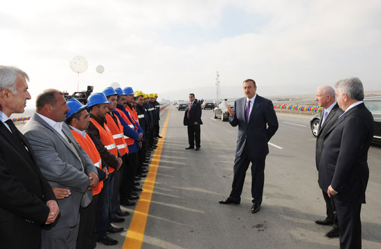 Президент Азербайджана принял участие в открытии после реконструкции участка автодороги Баку - граница России (ДОПОЛНЕНО)(ФОТО)