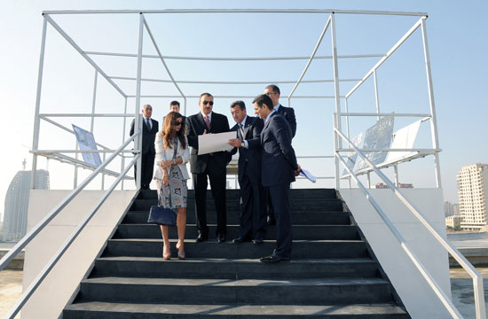 Президент Азербайджана Ильхам Алиев ознакомился с ходом строительных работ в Центре Гейдара Алиева (ФОТО)