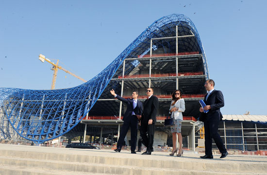 Президент Азербайджана Ильхам Алиев ознакомился с ходом строительных работ в Центре Гейдара Алиева (ФОТО)