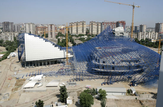 Президент Азербайджана Ильхам Алиев ознакомился с ходом строительных работ в Центре Гейдара Алиева (ФОТО)