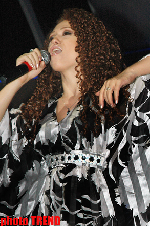 Марьям Шабанова - незакомлексованная девушка-"тайфун" азербайджанского шоу-бизнеса (фотосессия)