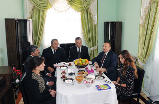 Президент Азербайджана принял участие в церемонии открытия нового поселка для семей вынужденных переселенцев в Агдамском районе (ДОПОЛНЕНО) (ФОТО)