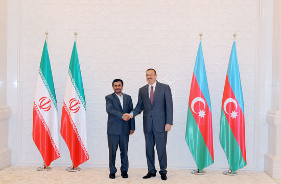 Состоялась церемония официальной встречи находящегося с визитом в Азербайджане президента Ирана (ФОТО)