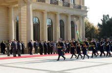 Состоялась церемония официальной встречи находящегося с визитом в Азербайджане президента Ирана (ФОТО)