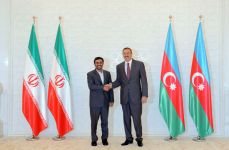 Состоялась церемония официальной встречи находящегося с визитом в Азербайджане президента Ирана (ФОТО)