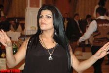 Последние дни беременности певица Бахар Лятифгызы проводит на свадьбах (фотосессия)