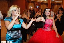 Поэтесса Земфира Алишгызы сыграла девичью свадьбу (фотосессия)