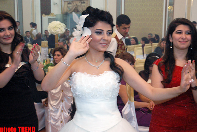 Айгюн Кязымова довела девичью свадьбу Гюлай Гадировой до 100°С (фотосесcия)