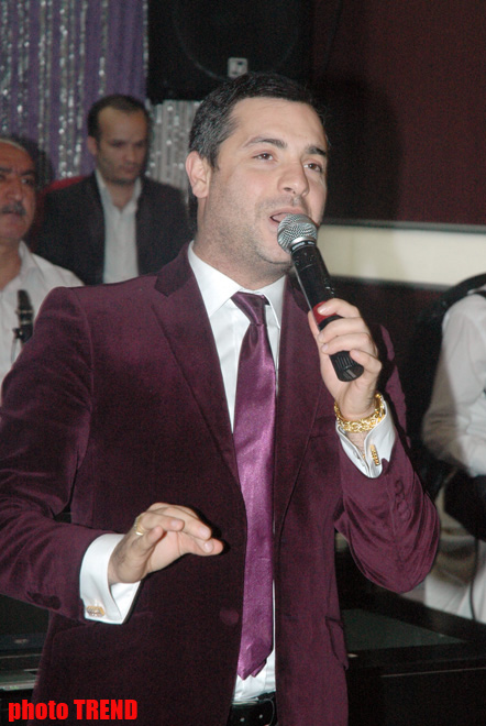 У азербайджанского Джима Керри "золотая лихорадка" (фотосессия)