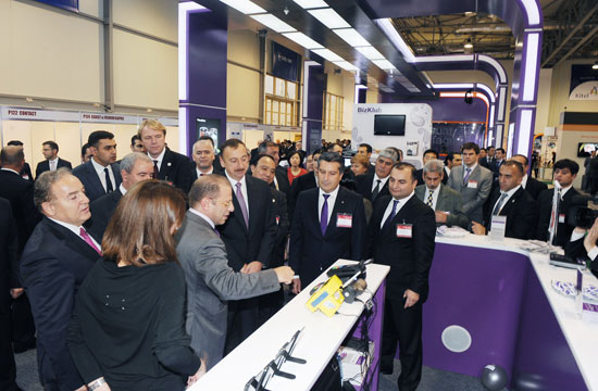 Президент Азербайджана ознакомился с выставкой "BakuTel-2010" (ДОПОЛНЕНО)(ФОТО)