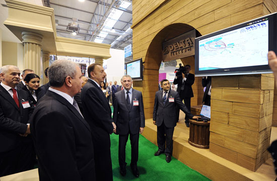 Президент Азербайджана ознакомился с выставкой "BakuTel-2010" (ДОПОЛНЕНО)(ФОТО)