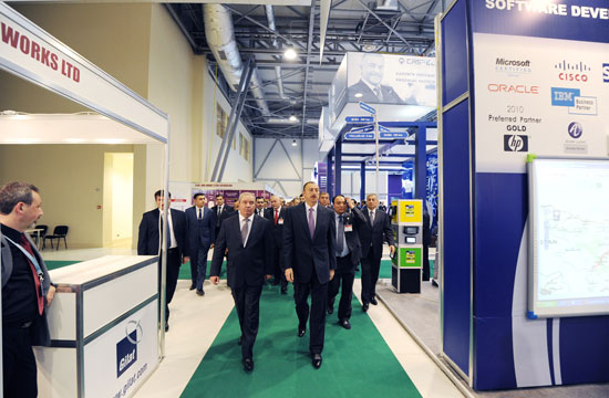 Президент Азербайджана ознакомился с выставкой "BakuTel-2010" (ДОПОЛНЕНО)(ФОТО)