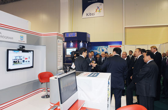 Президент Азербайджана ознакомился с выставкой "BakuTel-2010" (ДОПОЛНЕНО)(ФОТО)