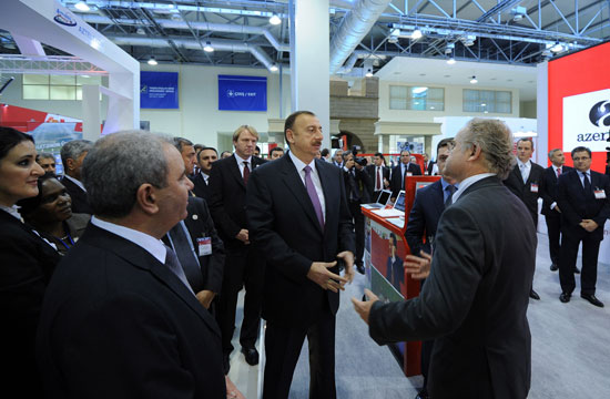 Президент Азербайджана ознакомился с выставкой "BakuTel-2010" (ДОПОЛНЕНО)(ФОТО)