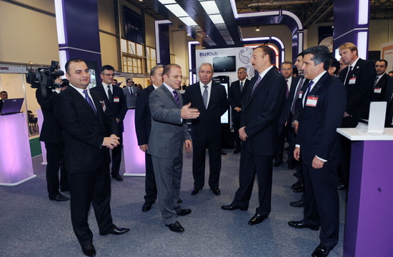 Президент Азербайджана ознакомился с выставкой "BakuTel-2010" (ДОПОЛНЕНО)(ФОТО)
