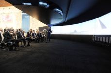 Президент Азербайджана ознакомился с выставкой "BakuTel-2010" (ДОПОЛНЕНО)(ФОТО)