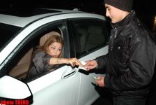 Прикол-тайм!  Жест от  Айгюн Кязымовой "стоянщику" - "это 1, это 2, а это 3 …" (фотосессия)