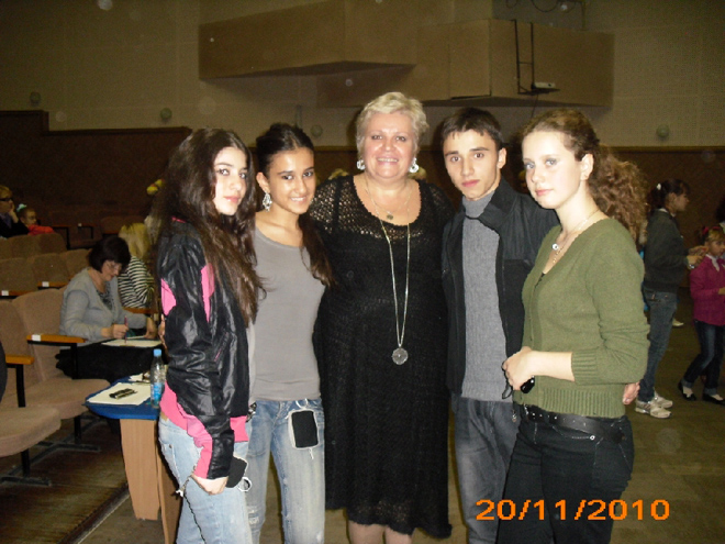 Международный "Хоровод дружбы" азербайджанского детского театра (фотосессия)