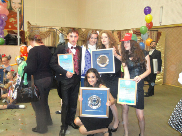 Международный "Хоровод дружбы" азербайджанского детского театра (фотосессия)