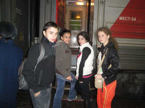 Международный "Хоровод дружбы" азербайджанского детского театра (фотосессия)