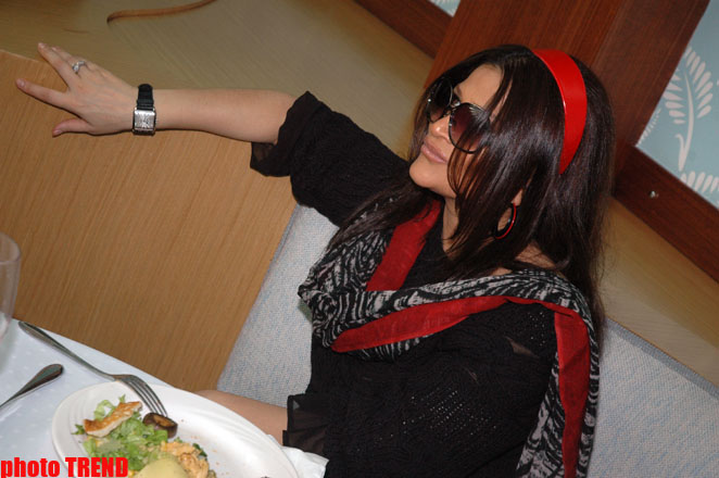 Певица Аян устроила дневную вечеринку "Ayan International" (фотосессия)