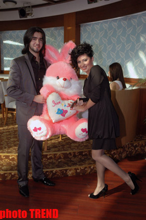 Певица Аян устроила дневную вечеринку "Ayan International" (фотосессия)