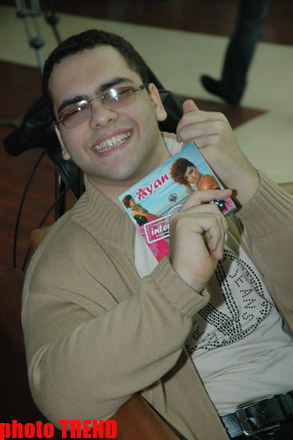 Певица Аян устроила дневную вечеринку "Ayan International" (фотосессия)