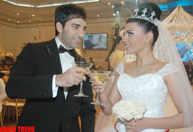 На свадьбе певицы Гюлай часы жениха были выставлены на аукцион и … (фотосессия)