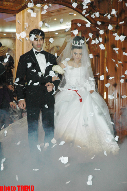 На свадьбе певицы Гюлай часы жениха были выставлены на аукцион и … (фотосессия)