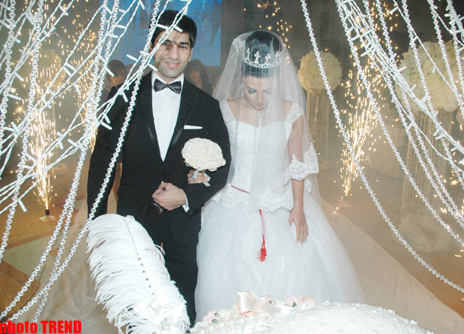 На свадьбе певицы Гюлай часы жениха были выставлены на аукцион и … (фотосессия)