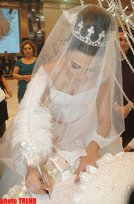 На свадьбе певицы Гюлай часы жениха были выставлены на аукцион и … (фотосессия)