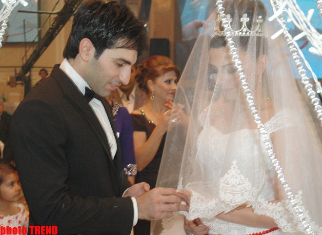 На свадьбе певицы Гюлай часы жениха были выставлены на аукцион и … (фотосессия)