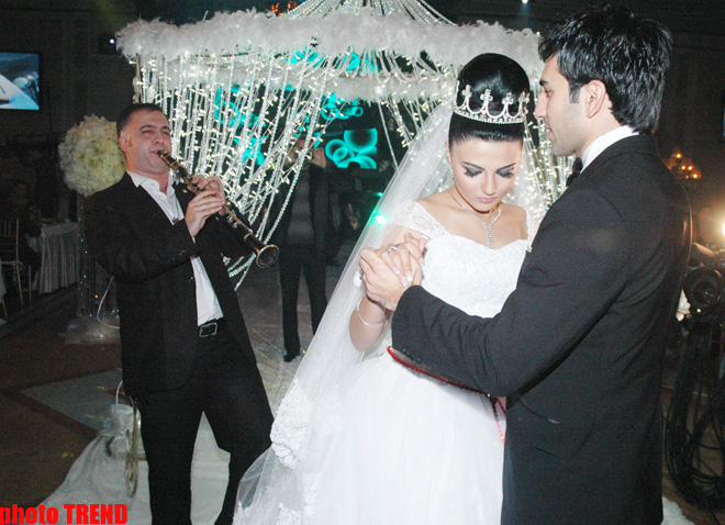 На свадьбе певицы Гюлай часы жениха были выставлены на аукцион и … (фотосессия)