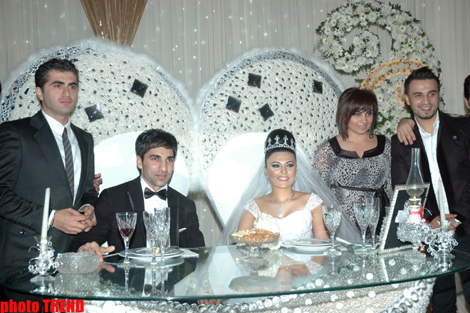 На свадьбе певицы Гюлай часы жениха были выставлены на аукцион и … (фотосессия)