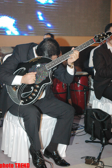 На свадьбе певицы Гюлай часы жениха были выставлены на аукцион и … (фотосессия)