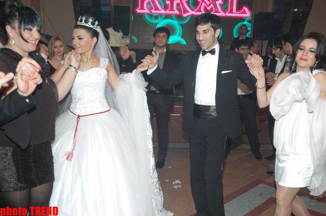 На свадьбе певицы Гюлай часы жениха были выставлены на аукцион и … (фотосессия)