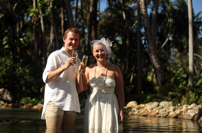 За полгода влюбленная пара поженилась 85 раз (фотосессия)