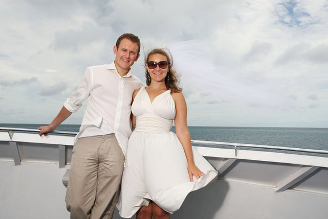 За полгода влюбленная пара поженилась 85 раз (фотосессия)