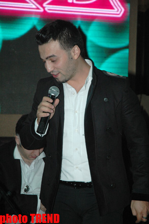 Папарацци! Почему певец Замиг затыкает уши ватой? (фотосессия)