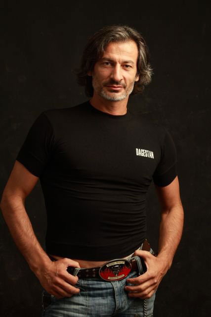 Могу на память нарисовать карту и расположить основные города Азербайджана – самый гибкий человек в мире Мухтар Гусенгаджиев