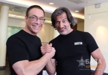 Могу на память нарисовать карту и расположить основные города Азербайджана – самый гибкий человек в мире Мухтар Гусенгаджиев