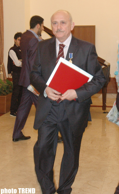 Азербайджаноязычные семьи приводят своих детей в наш театр, чтобы они учили язык - Александр Шаровский