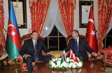Президент Азербайджана встретился с премьер-министром Турции (версия 2)(ФОТО)