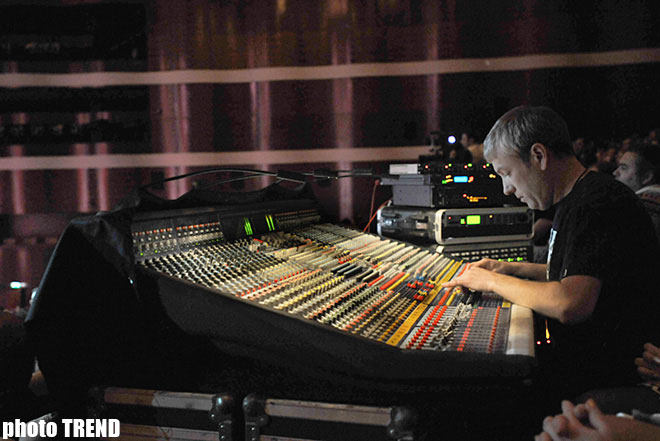 "Чудеса" Эмина Агаларова в Баку (фотосессия)