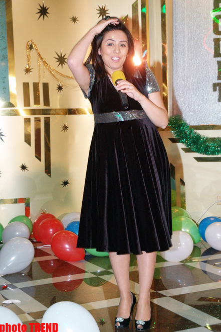 Азербайджанские шоу-звезды остались без Деда Мороза и Снегурочки (фотосессия)