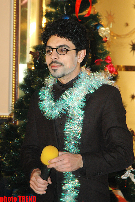 Азербайджанские шоу-звезды остались без Деда Мороза и Снегурочки (фотосессия)