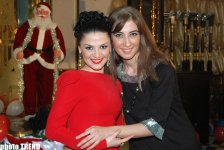 Азербайджанские шоу-звезды остались без Деда Мороза и Снегурочки (фотосессия)